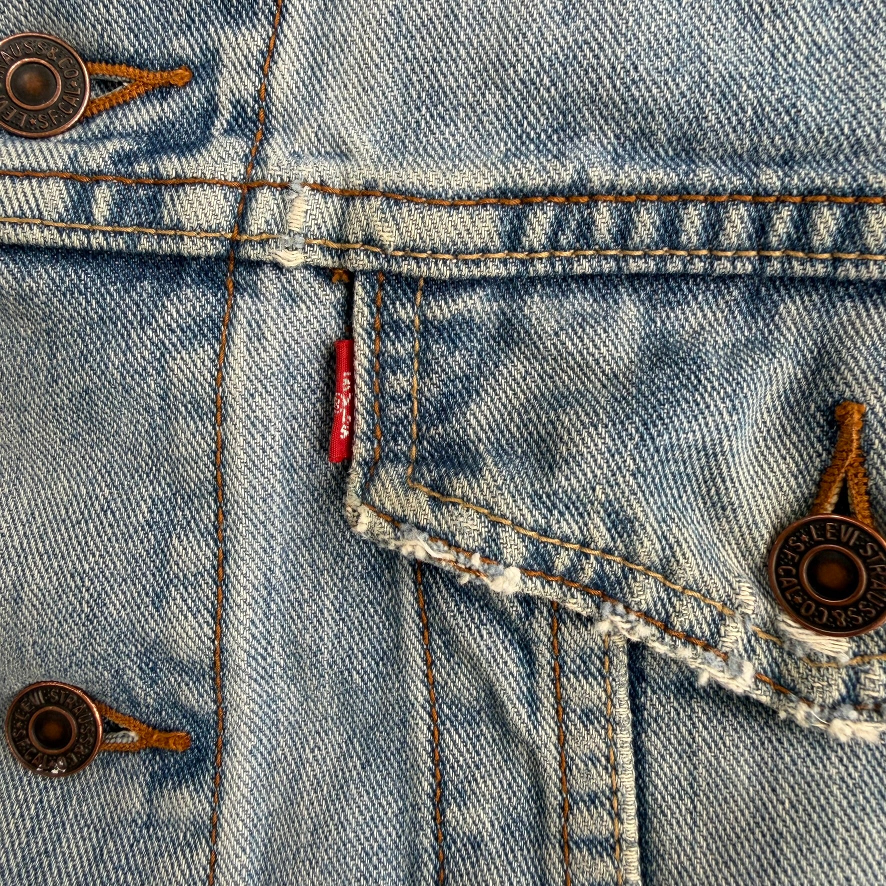J- Vintage Levi's Standard Trucker Denim Jacket - L