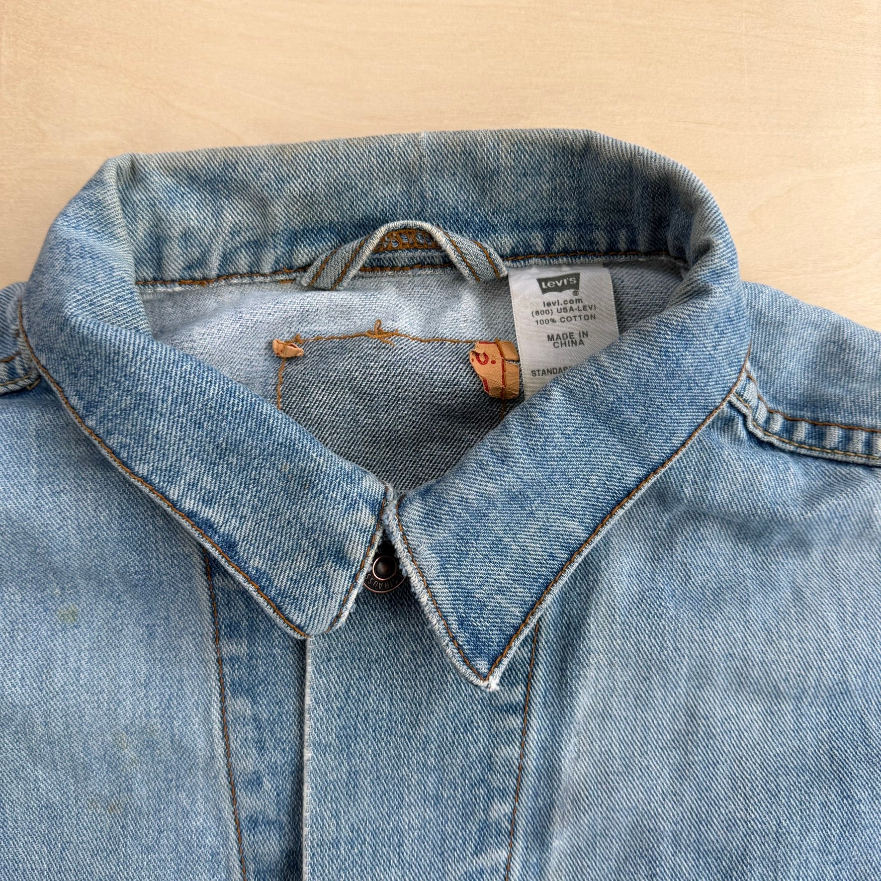 J- Vintage Levi's Standard Trucker Denim Jacket - L