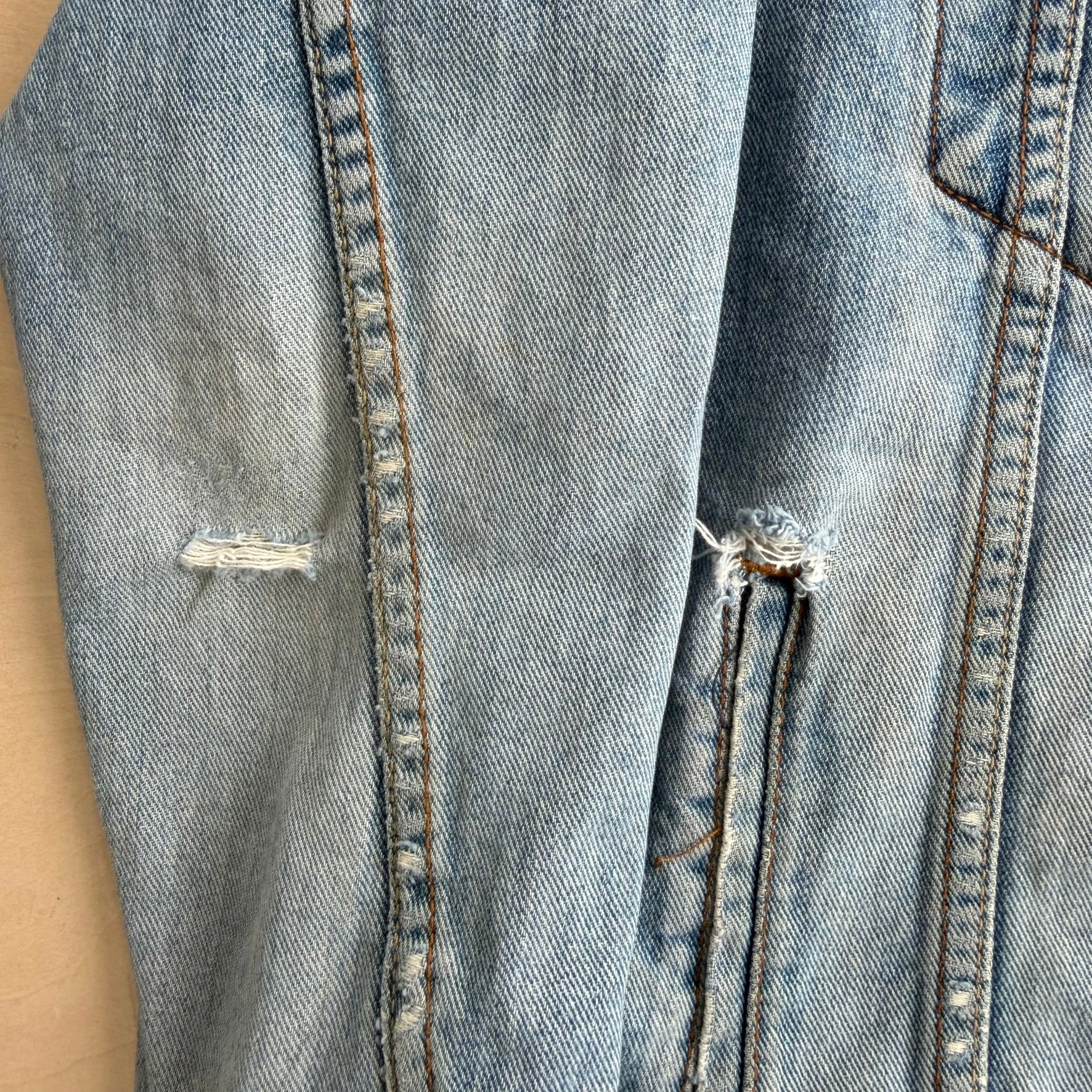 J- Vintage Levi's Standard Trucker Denim Jacket - L