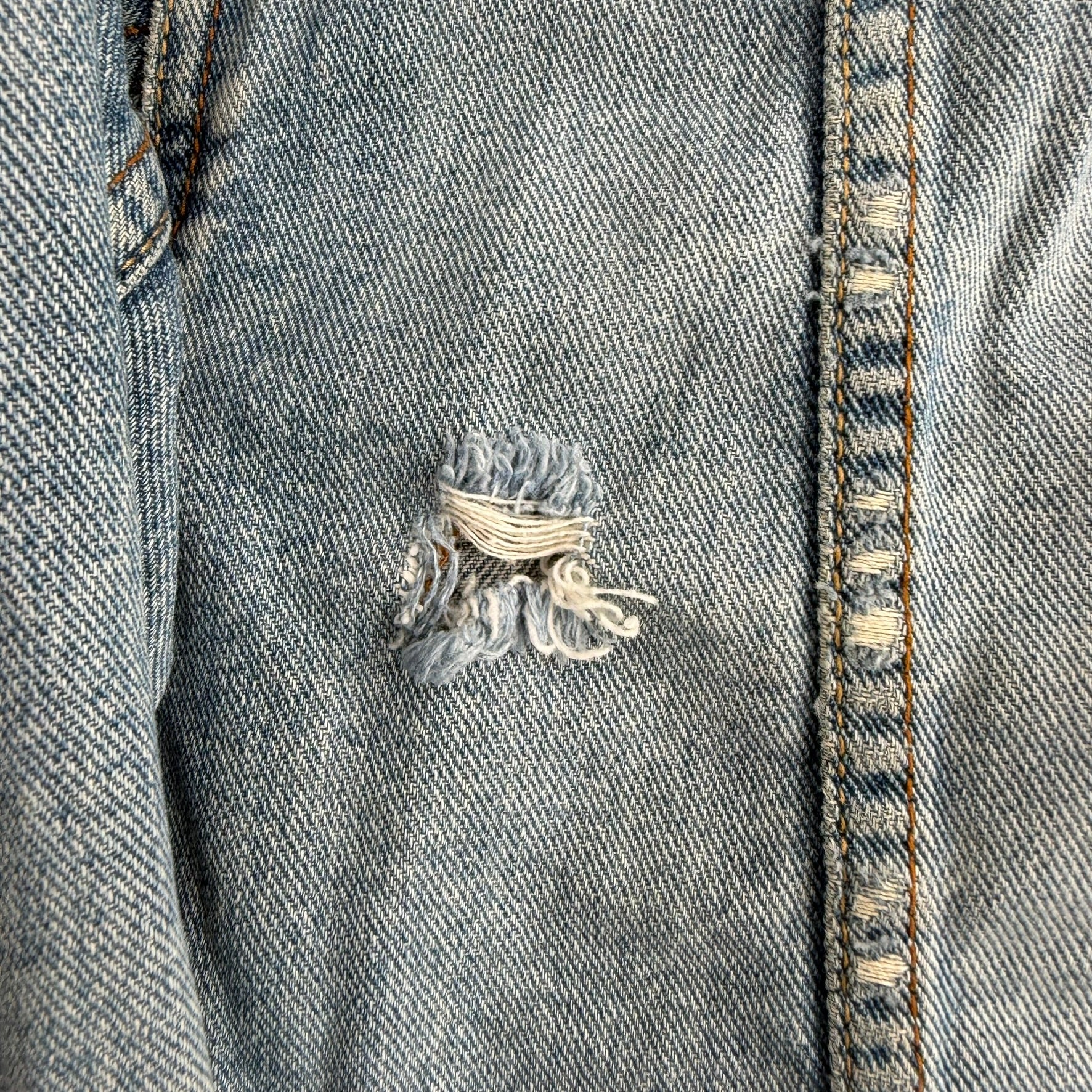 J- Vintage Levi's Standard Trucker Denim Jacket - L
