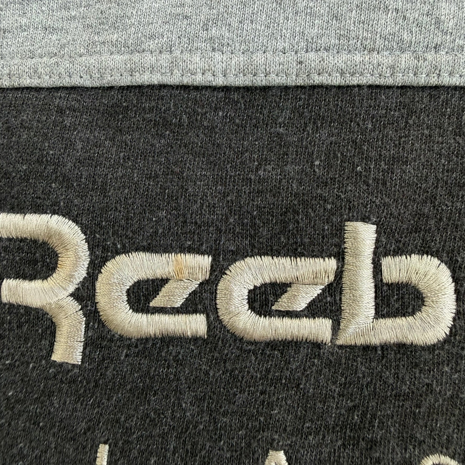 J- Vintage 90s Reebok Classic Embroidered Text Logo Crewneck - M