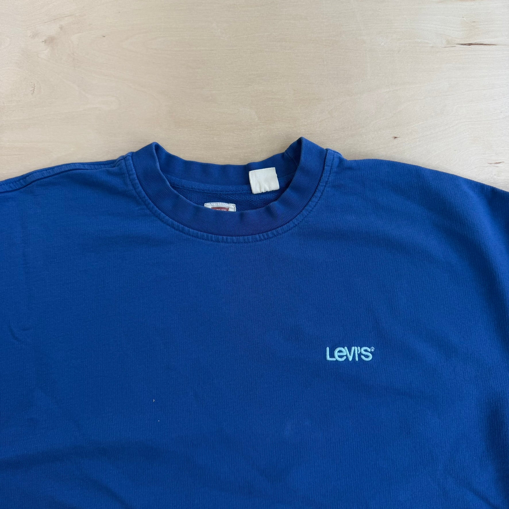 J- Vintage Levi's Embroidered Text Blue Crewneck - L