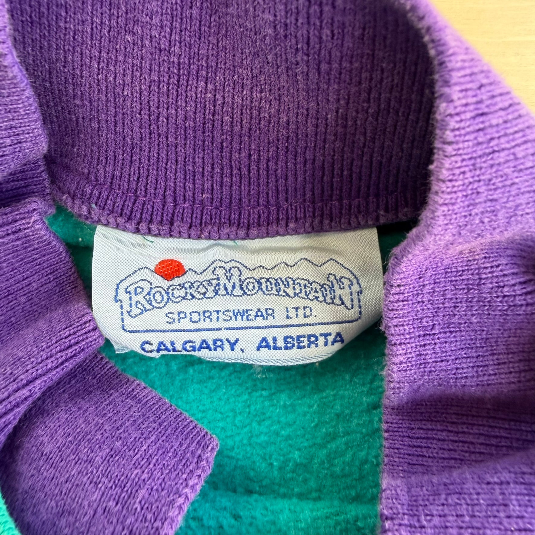 J- Vintage Rocky Mountain Sportswear Golf Embroidered Made In Canada Crewneck - M
