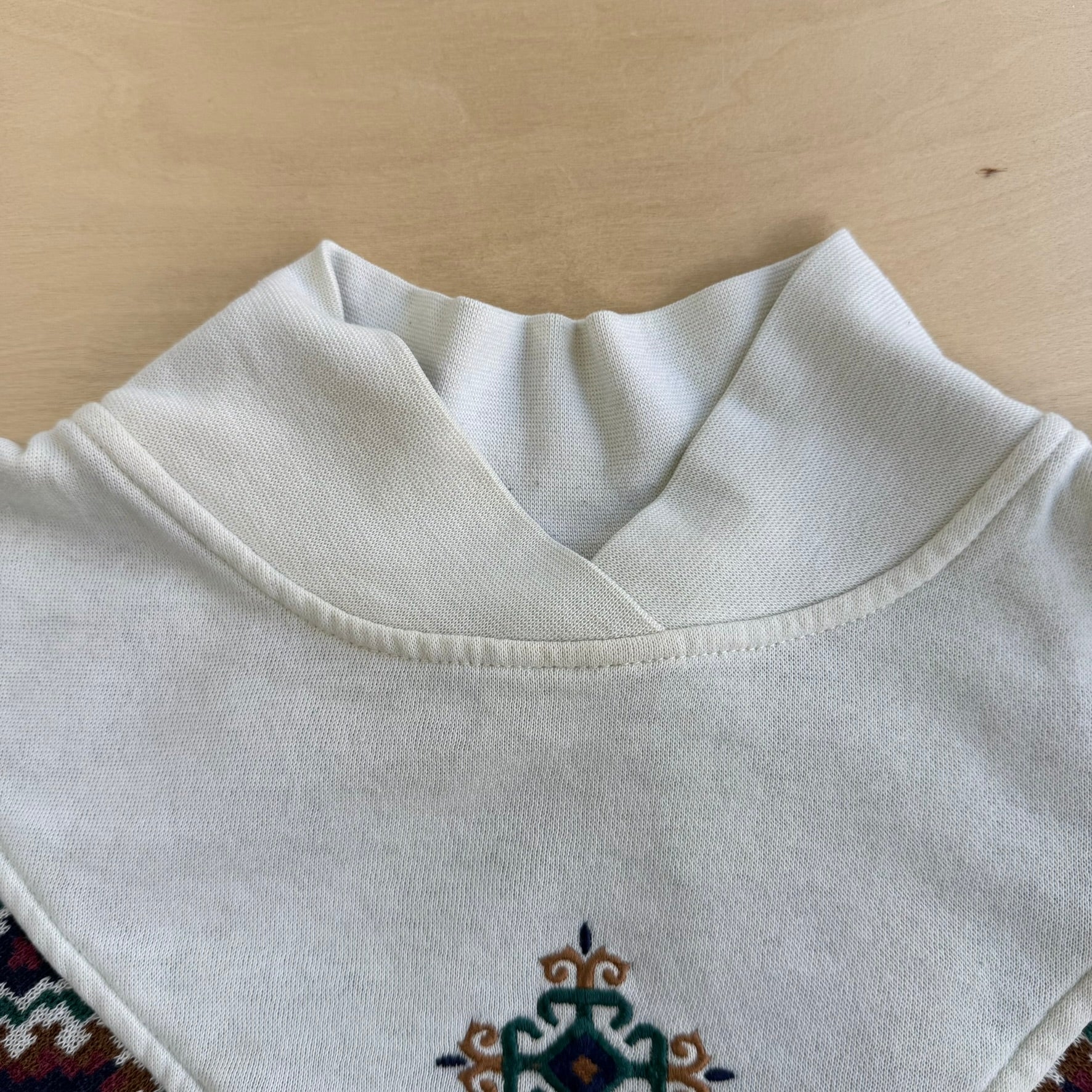 J- Vintage American Sportif Patterned & Embroidery Crewneck - L