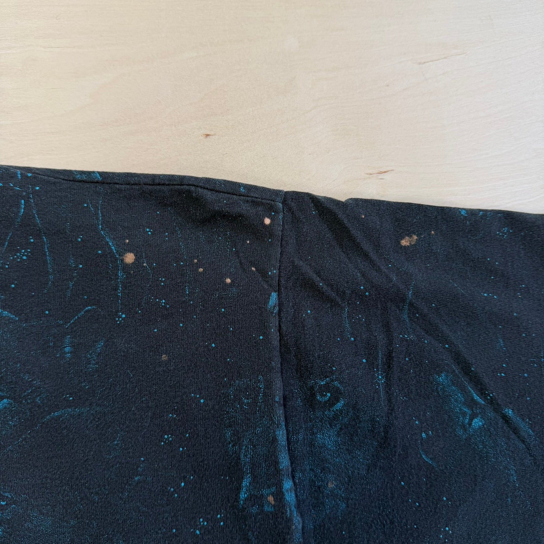 J- Vintage Wolf Pack & Moon All Over Print Graphic Single Stitch Tee - L