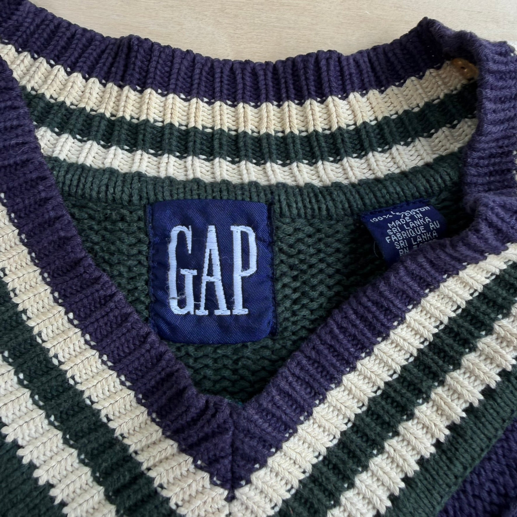 J- Vintage Gap V-Neck Style Dark Green Knit Sweater - L
