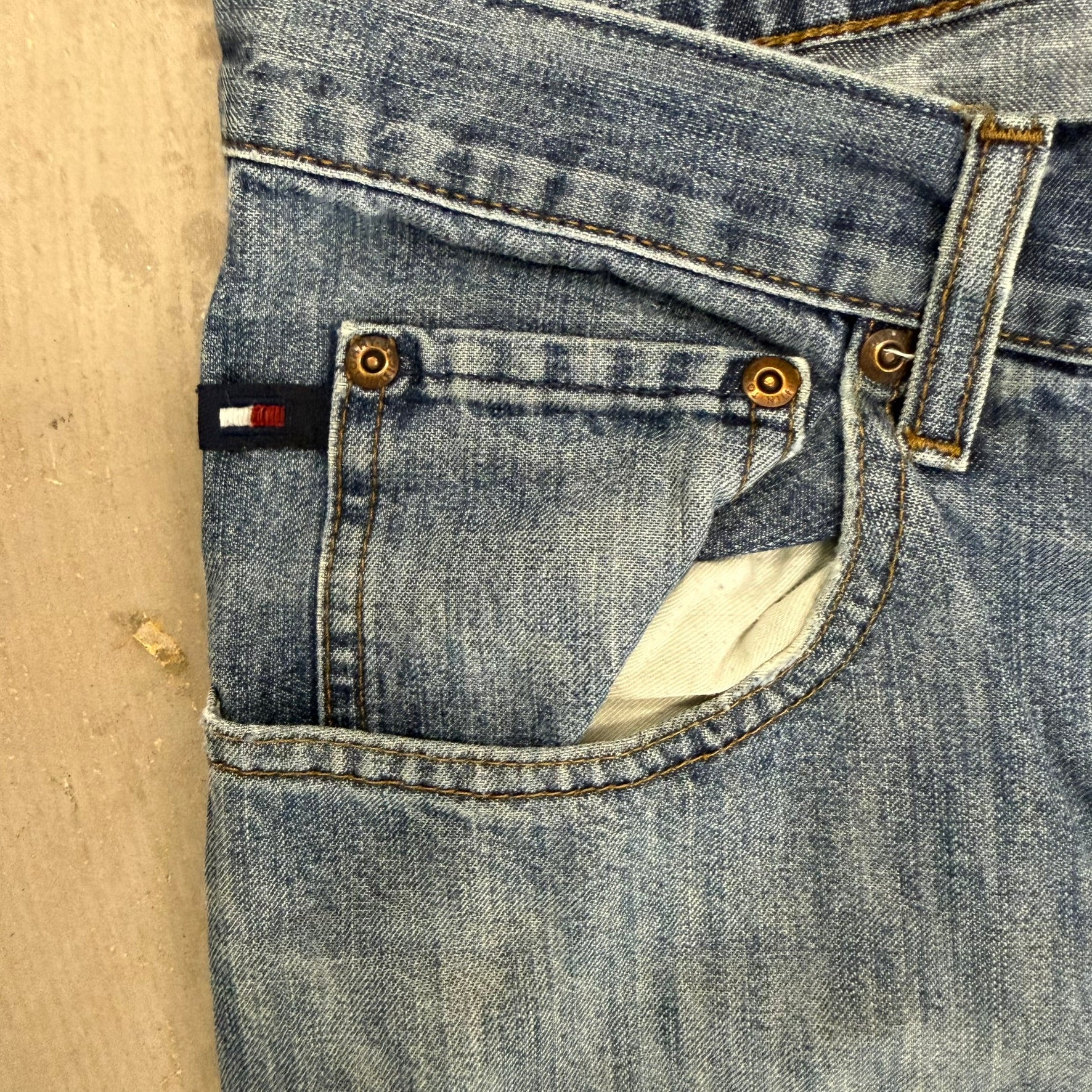 J- Vintage Tommy Hilfiger Baggy Jeans - 38x32