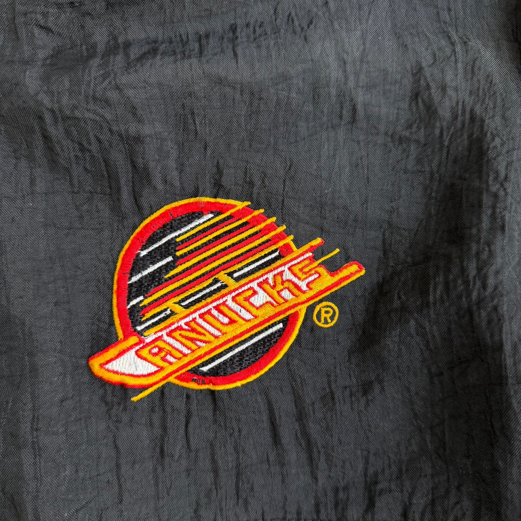 J- Vintage Vancouver Canucks NHL Starter Embroidered Logo Lightweight Jacket - XL