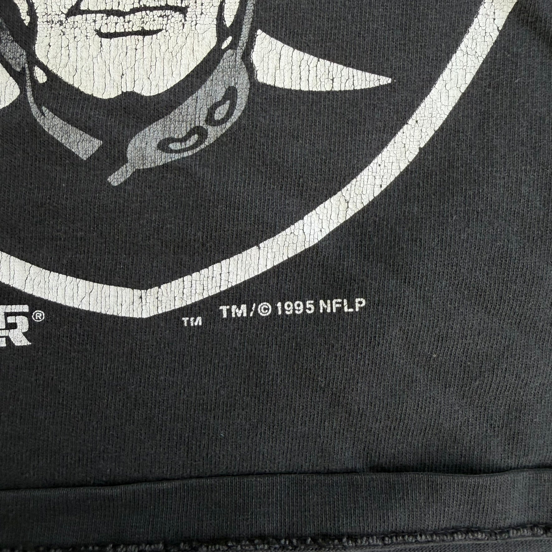 J- Vintage '95 Oakland Raiders NFL Logo Graphic Single Stitch Jersey Style Tee - L