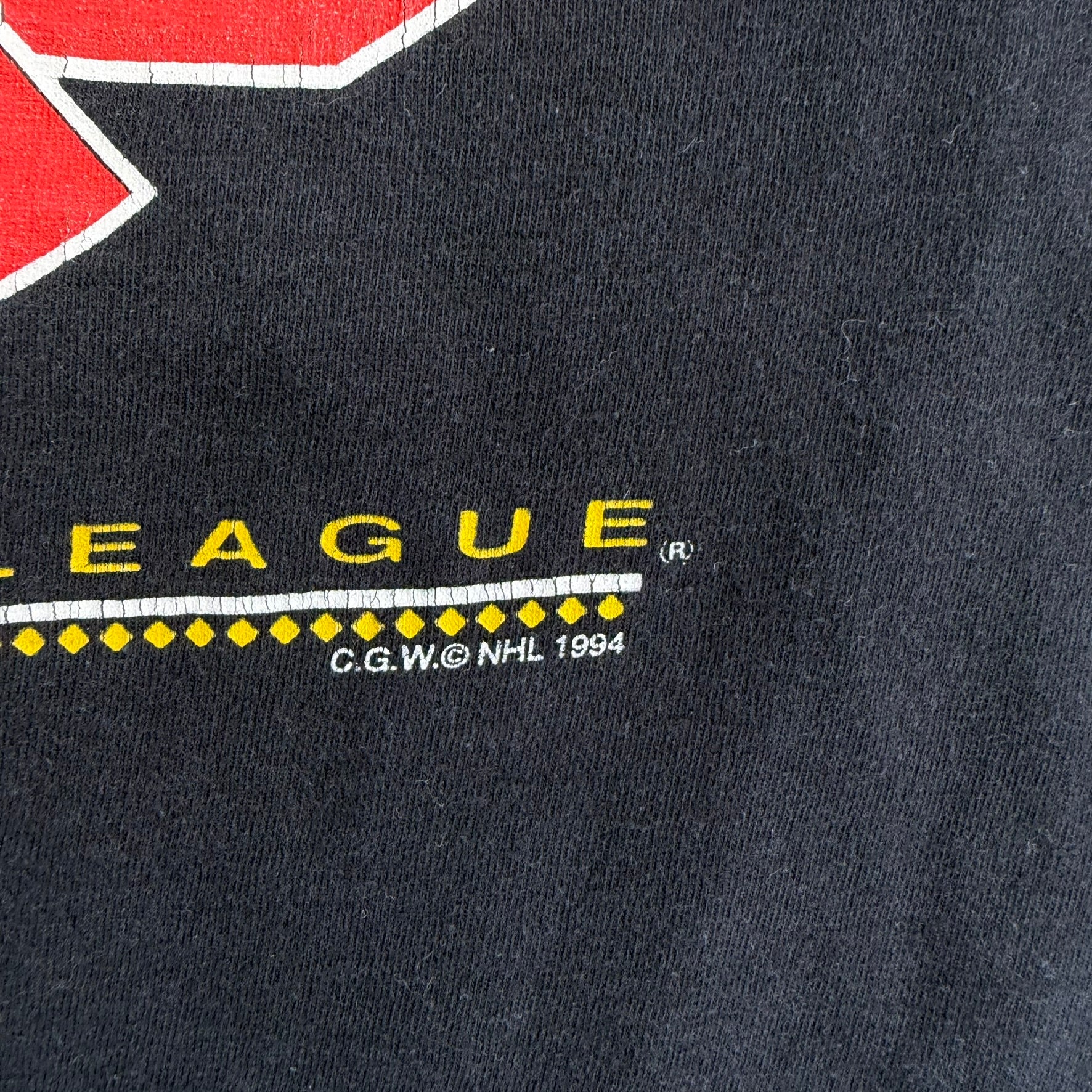 J- Vintage '94 Vancouver Canucks NHL Logo & Text Graphic Single Stitch Tee - S