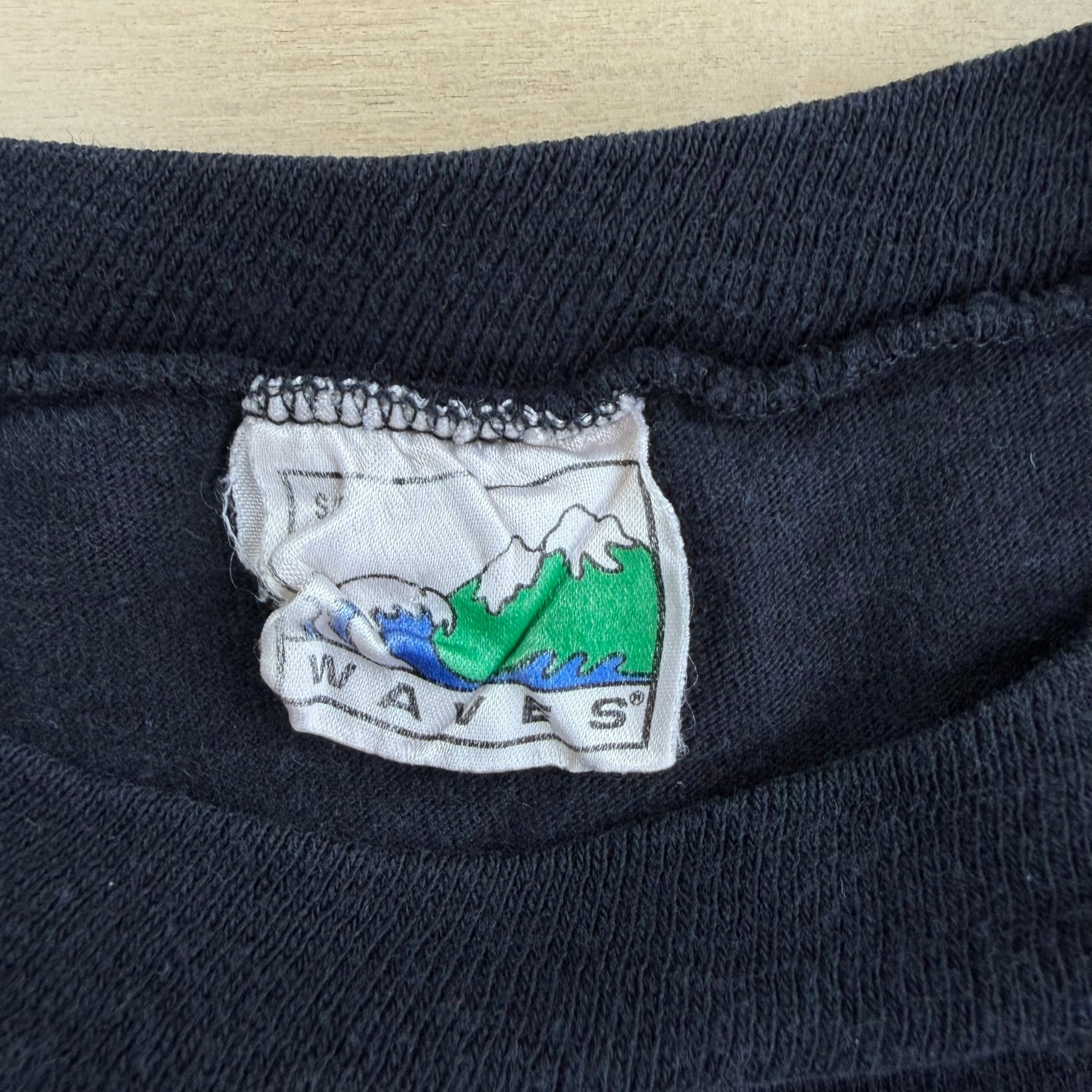 J- Vintage '94 Vancouver Canucks NHL Logo & Text Graphic Single Stitch Tee - S