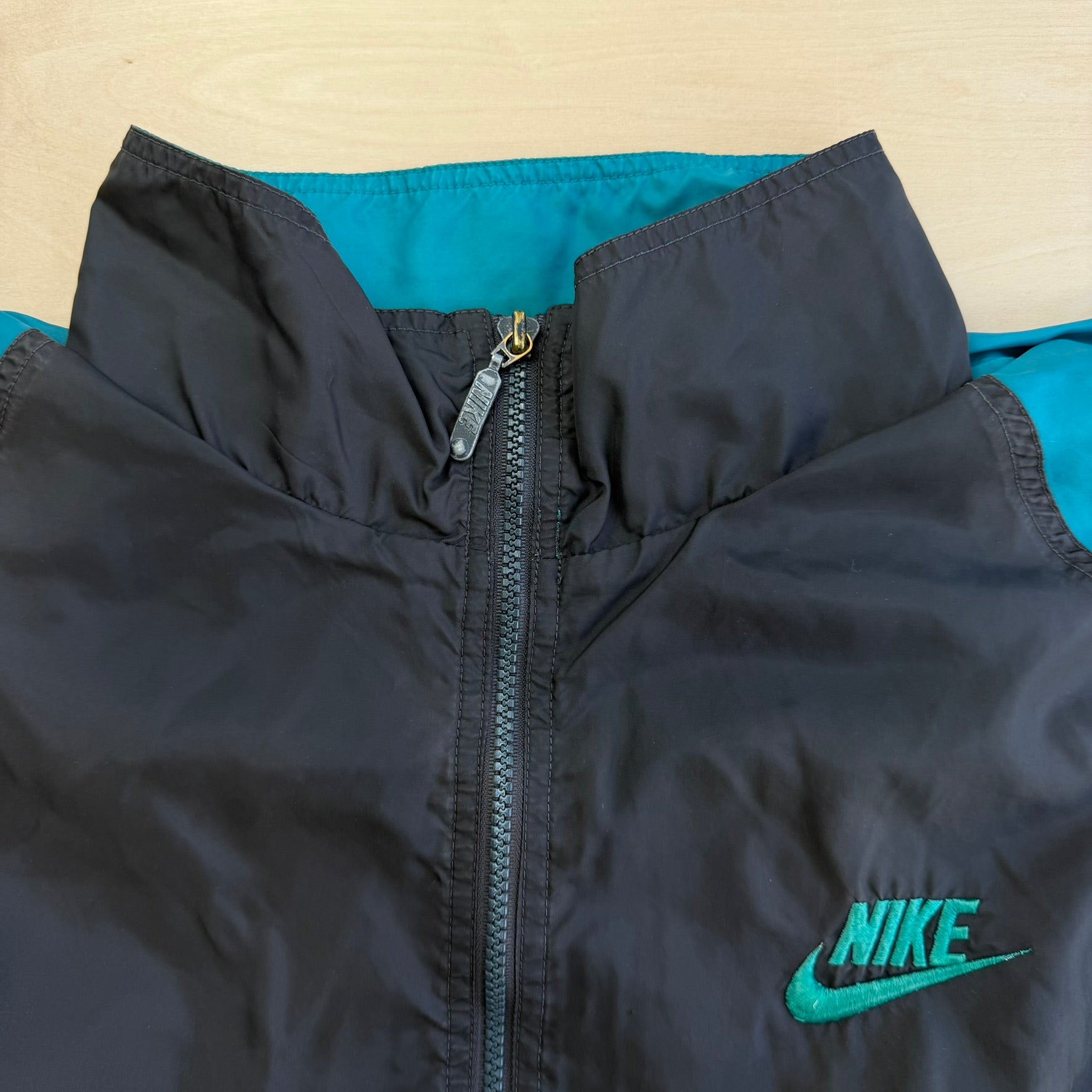 J- Vintage 90s Nike Black/Teal Lightweight Zip Up Jacket - XL