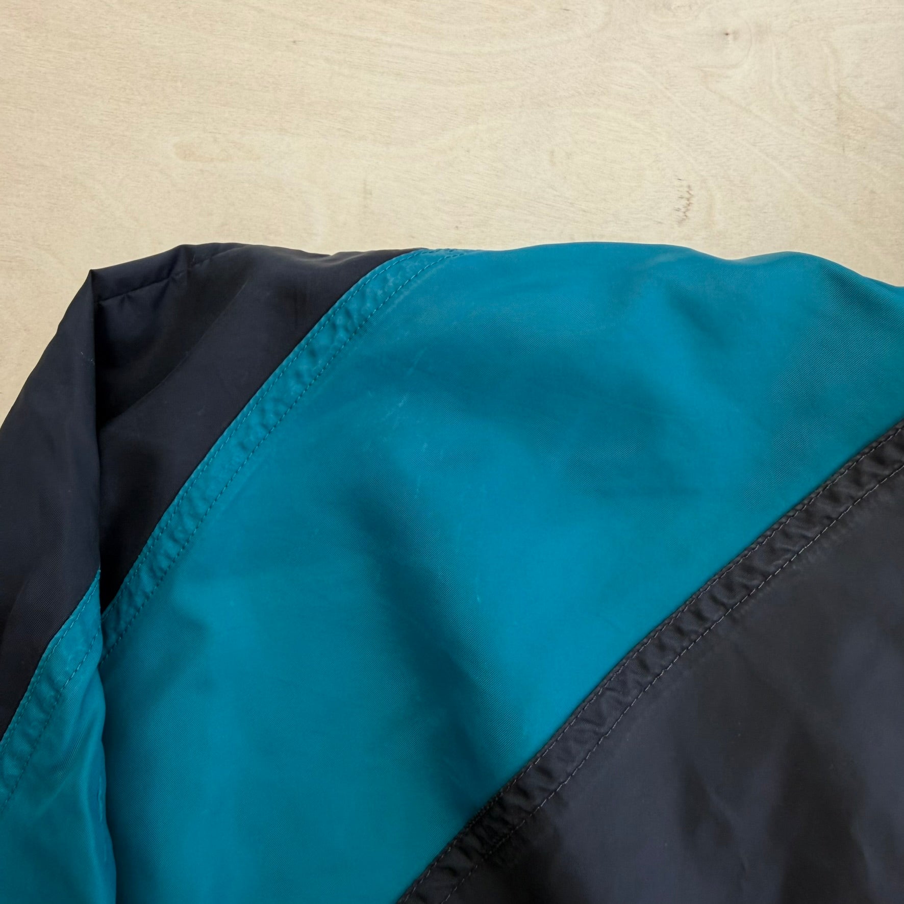 J- Vintage 90s Nike Black/Teal Lightweight Zip Up Jacket - XL