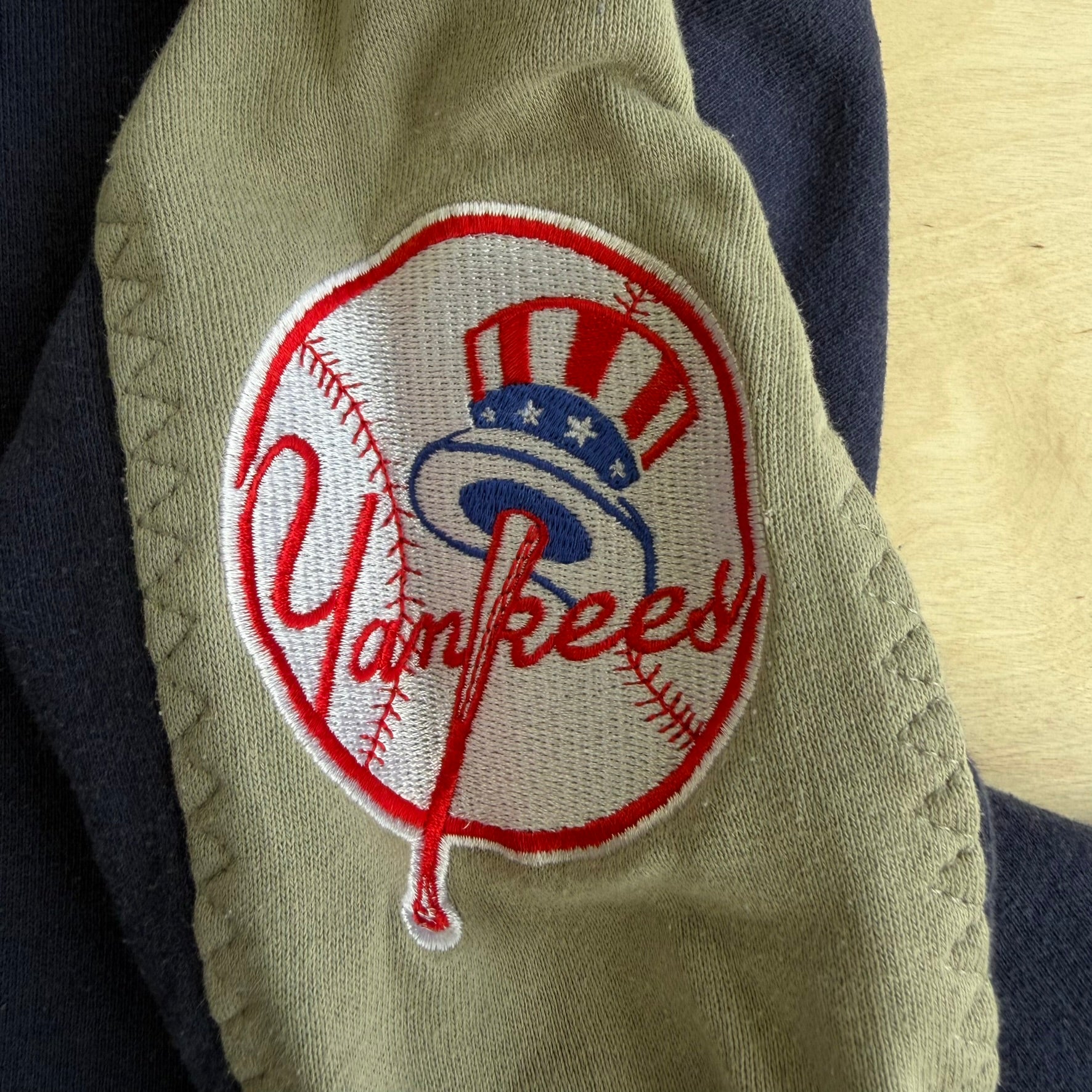J- Vintage New York Yankees MLB Embroidered Logo Hoodie - XL