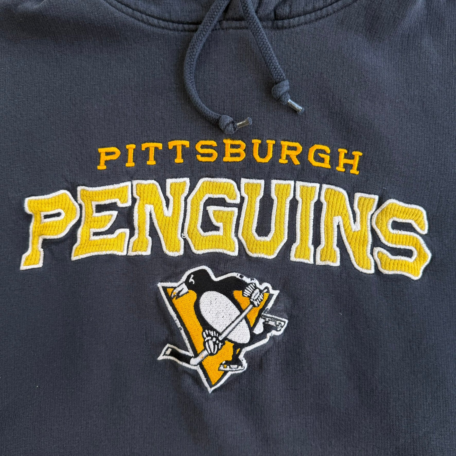 J- Vintage Pittsburgh Penguins NHL Reebok Embroidered Logo Hoodie - M