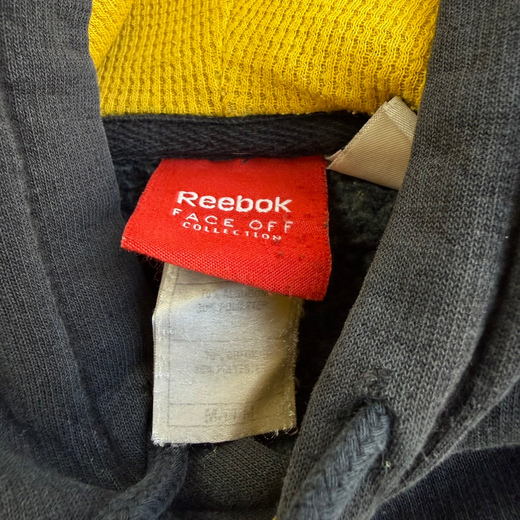 J- Vintage Pittsburgh Penguins NHL Reebok Embroidered Logo Hoodie - M