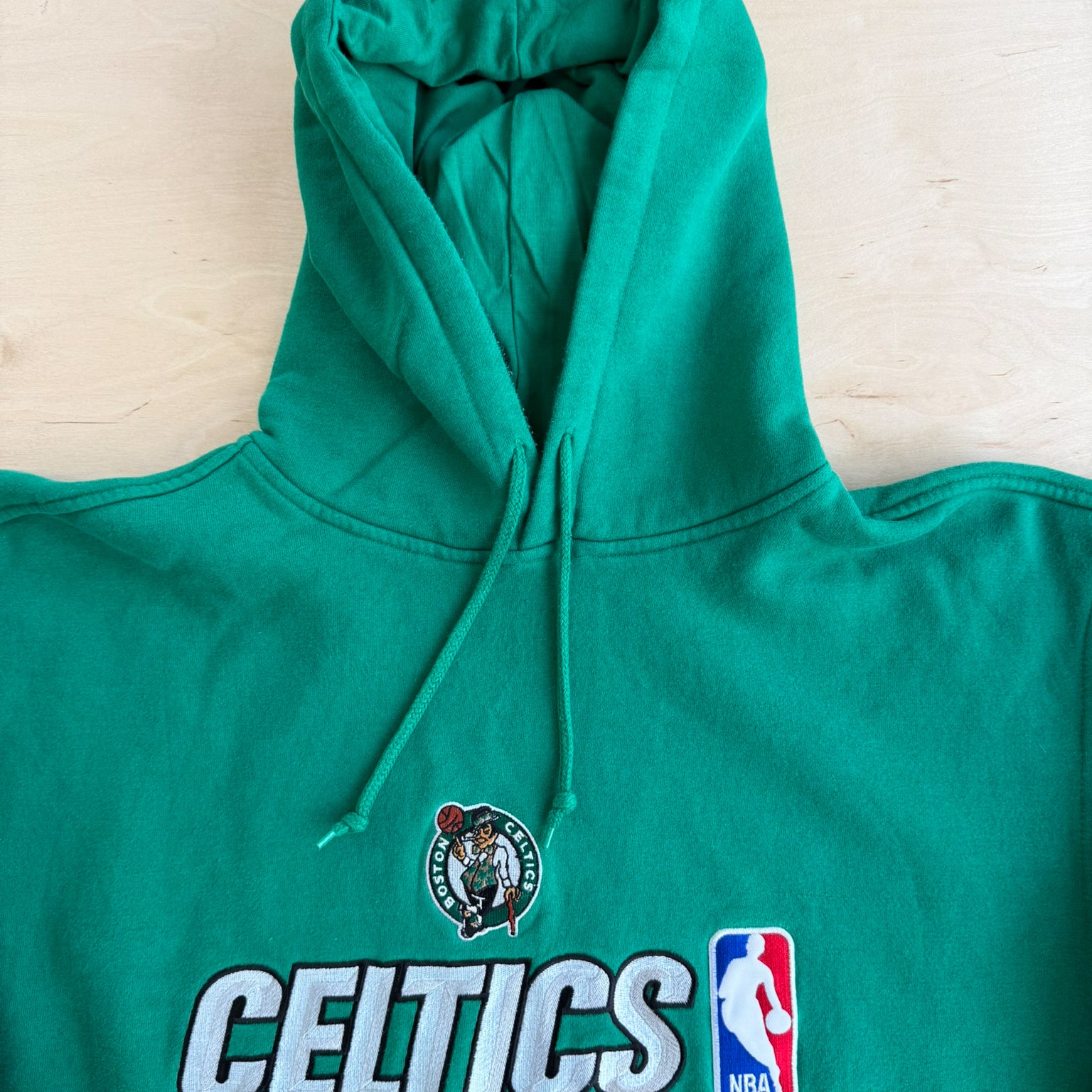 J- Vintage Boston Celtics NBA Reebok Embroidered Logo Graphic Hoodie - XL