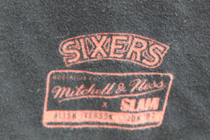 Z - Mitchell & Ness NBA Allen Iverson Magazine Picture Tee