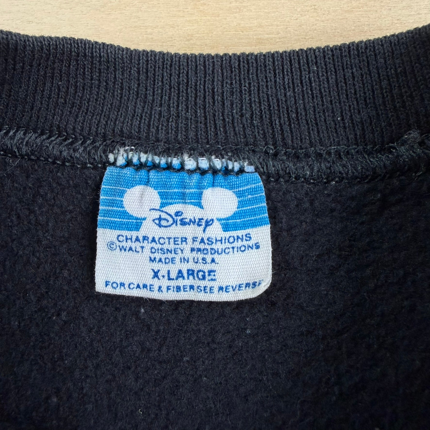J- Vintage 90s Disney Mickey Mouse Felt Embroidered Mickey Graphic Made In USA Crewneck - XL (fits M)