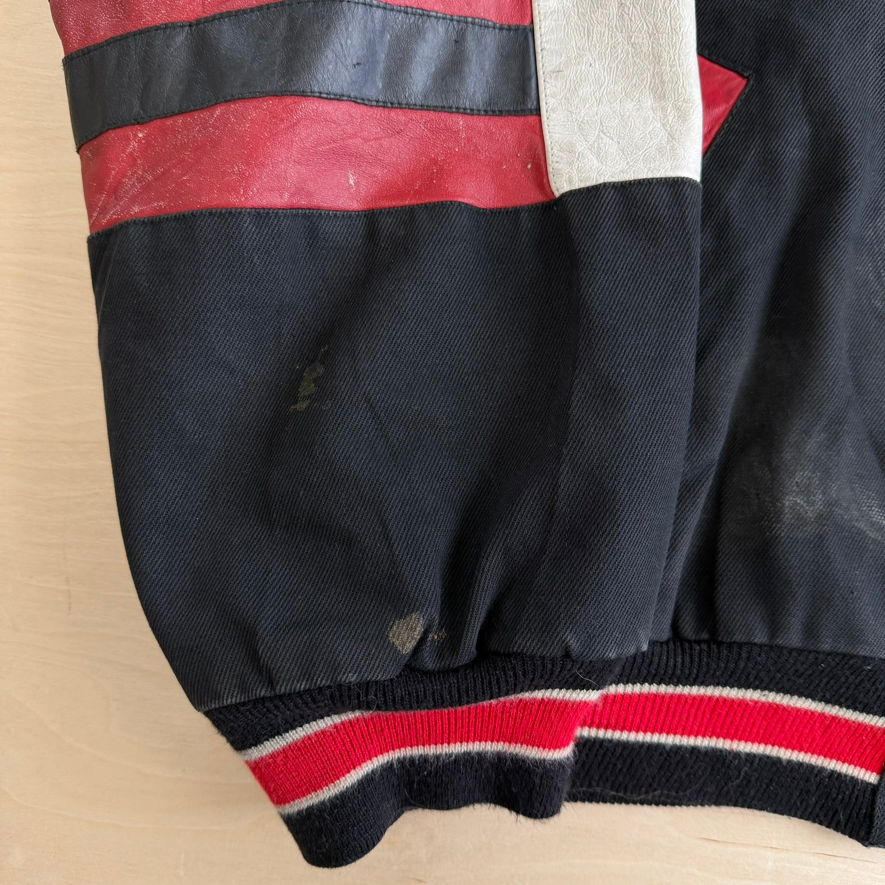 J- Vintage '93 Chicago Bulls NBA Jeff Hamilton 3 Peat Leather Sleeve Varsity Jacket - XL