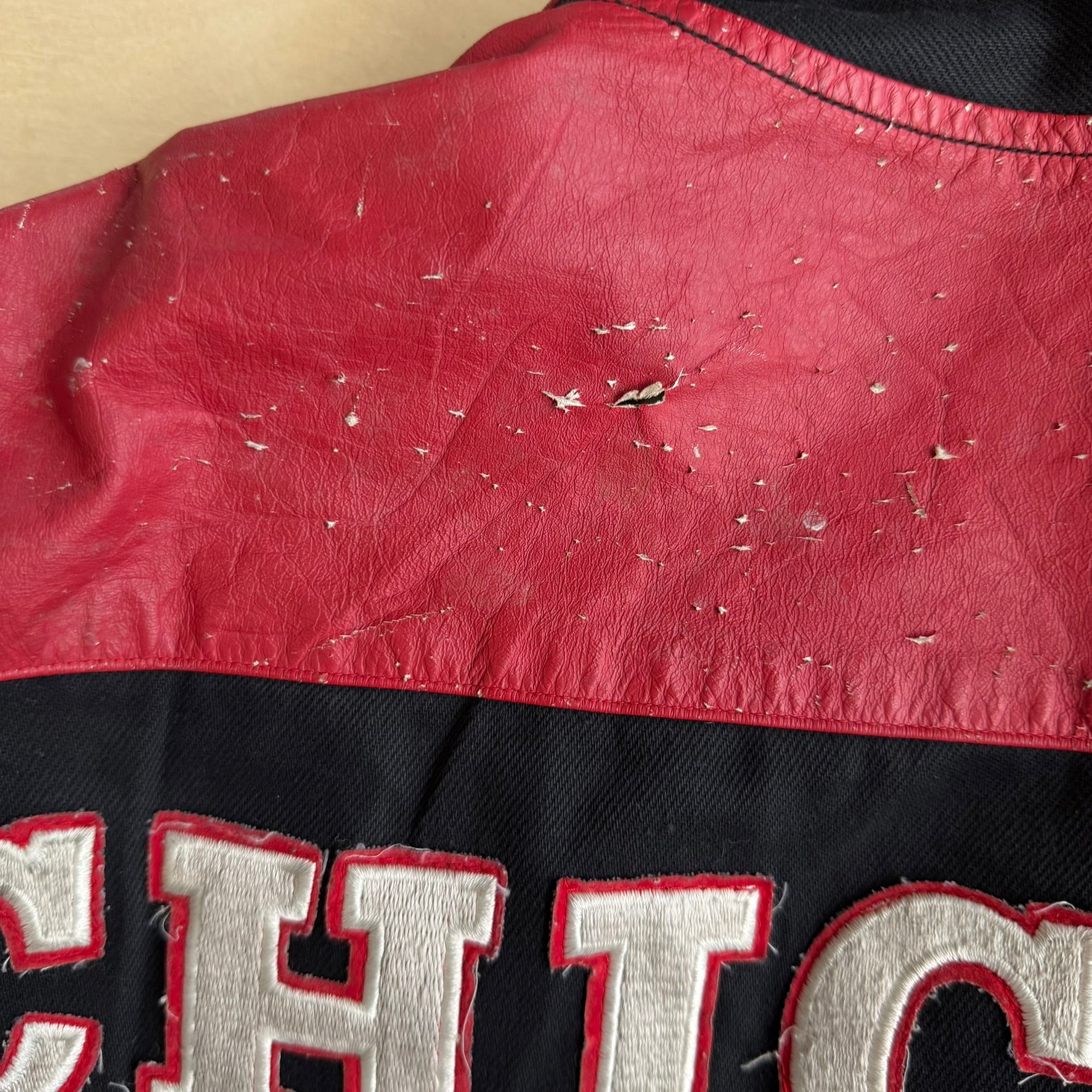 J- Vintage '93 Chicago Bulls NBA Jeff Hamilton 3 Peat Leather Sleeve Varsity Jacket - XL