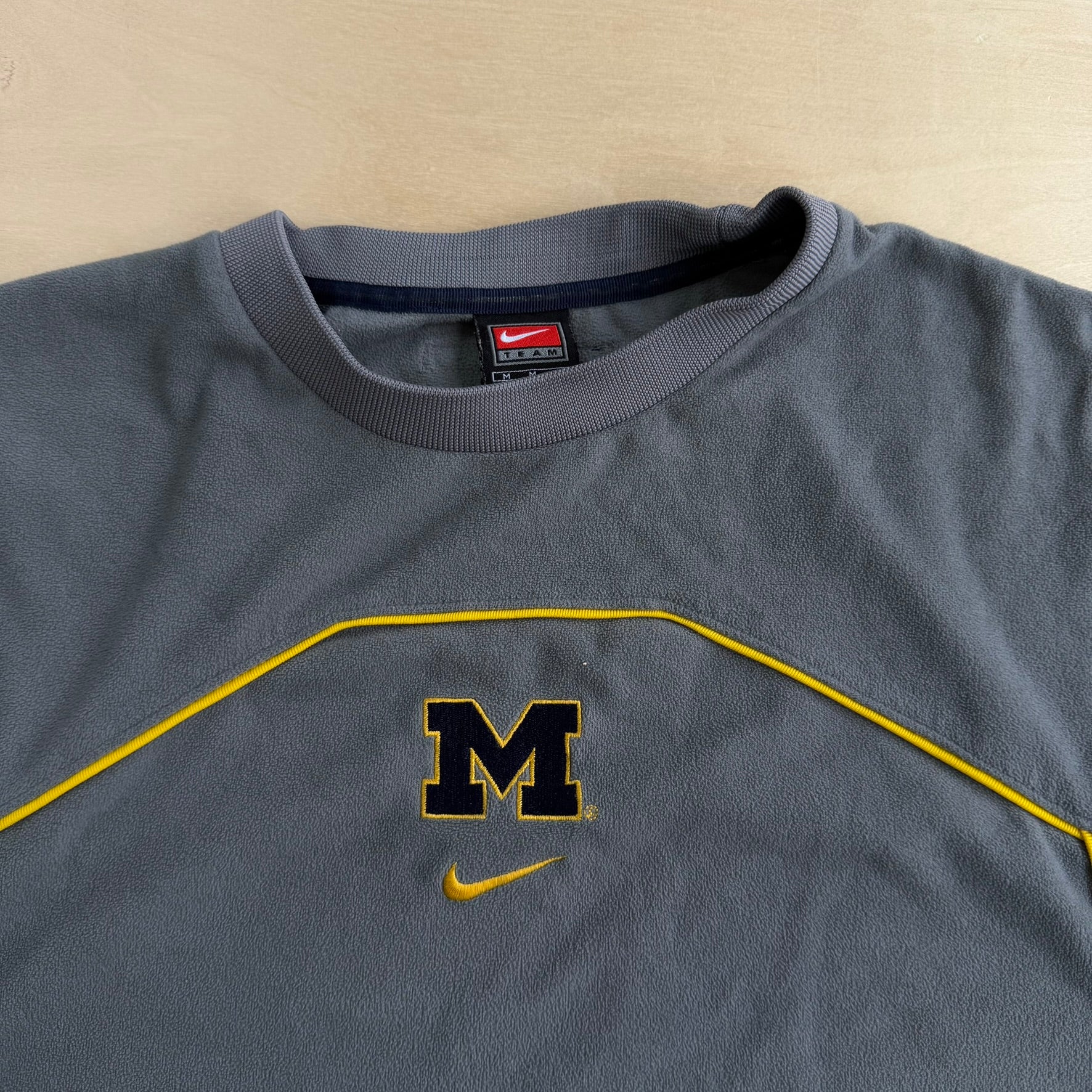 J- Vintage Nike Team University Of Michigan Embroidered Logo & Swoosh Pull Over Thermal Fit Polar Fleece - M