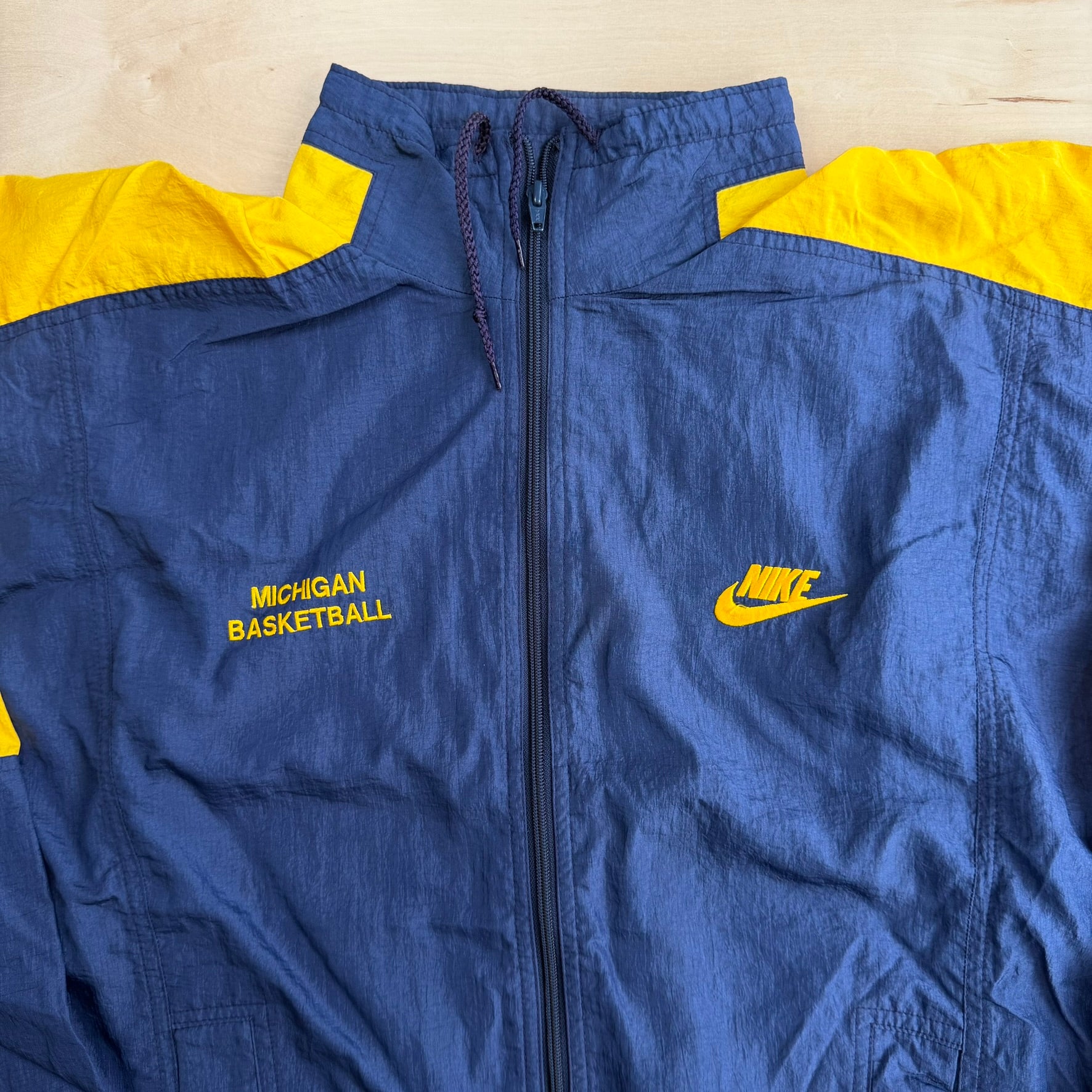 J- Vintage 90s Nike Michigan Basketball Embroidered Swoosh & Text Made In USA Zip Up Lightweight Jacket - M