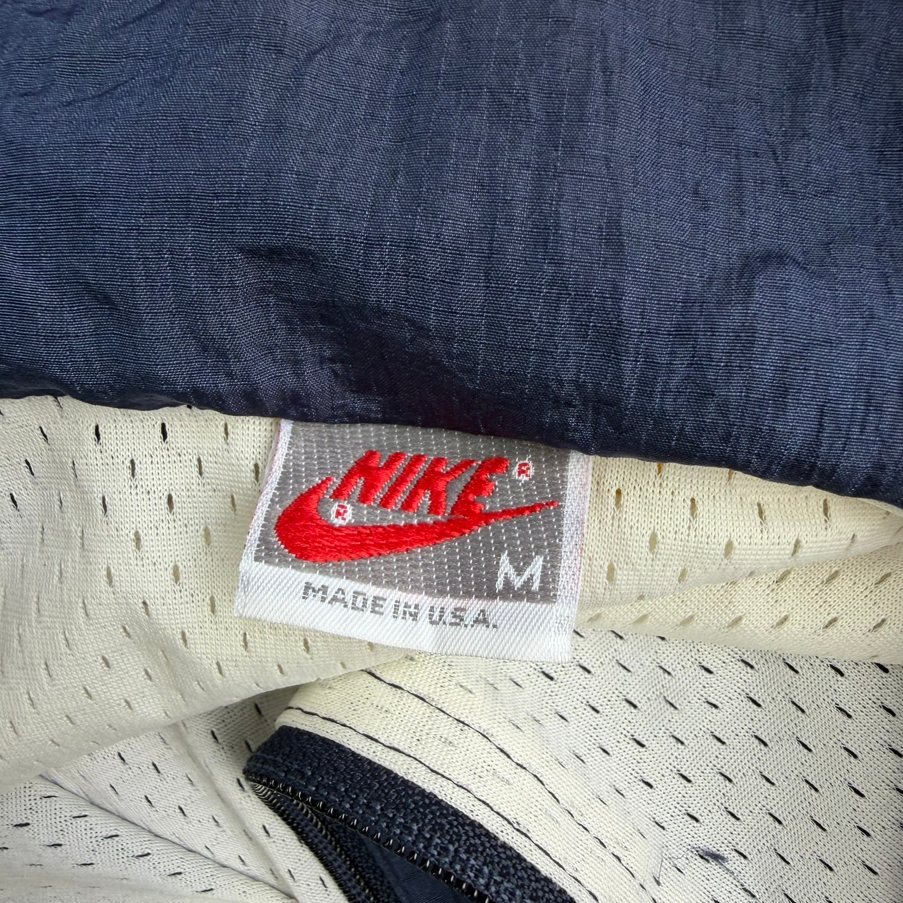 J- Vintage 90s Nike Michigan Basketball Embroidered Swoosh & Text Made In USA Zip Up Lightweight Jacket - M