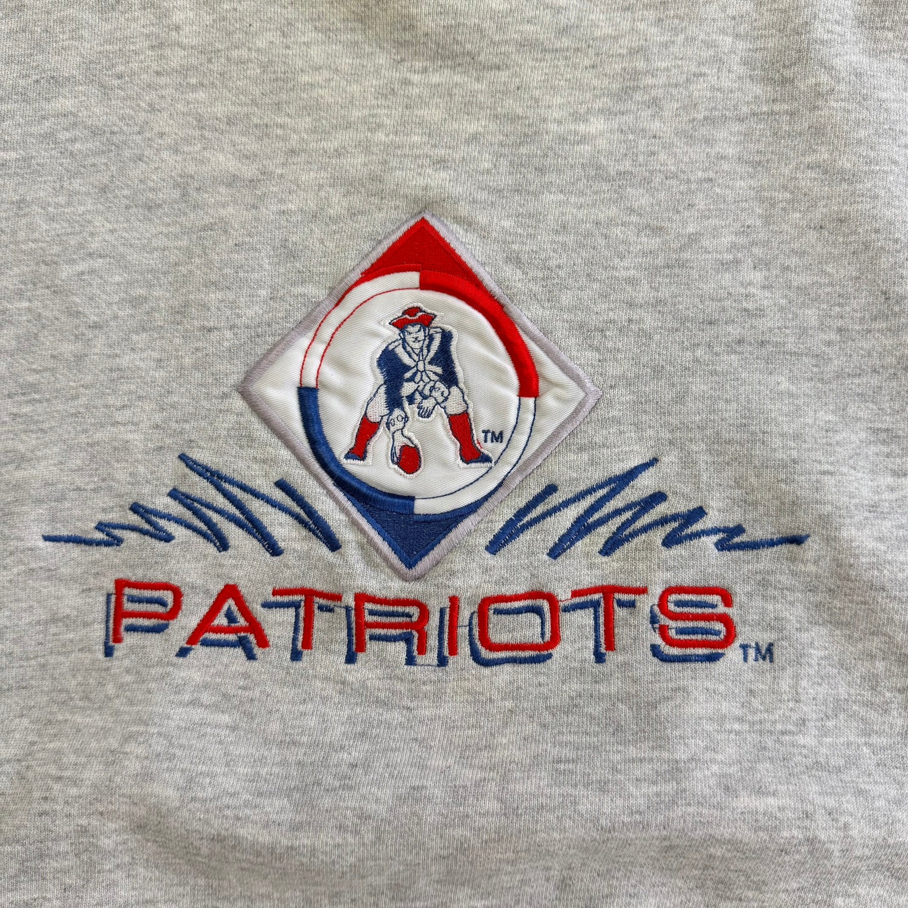 J- Vintage New England Patriot NFL Logo 7 Embroidered Logo Made In USA Crewneck - L