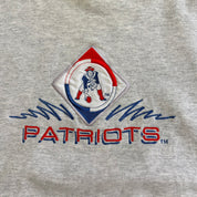 J- Vintage New England Patriot NFL Logo 7 Embroidered Logo Made In USA Crewneck - L