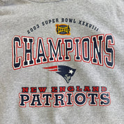 J- Vintage '03 New England Patriots NFL Super Bowl 38 Champions Graphic Hoodie - XL