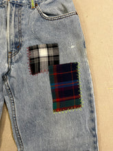 Load image into Gallery viewer, D- HOM Plaid Patches Reworked Levi&#39;s 550 32x32 Jeans
