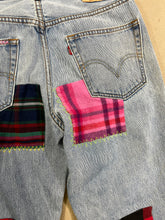 Load image into Gallery viewer, D- HOM Plaid Patches Reworked Levi&#39;s 550 32x32 Jeans
