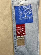 Load image into Gallery viewer, D- HOM Bandana Patches Reworked Levi&#39;s 569 33x32 Jeans
