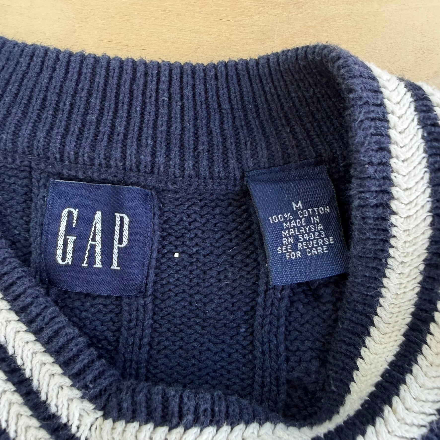 J- Vintage 90s Gap Navy Woven Knit Sweater - M