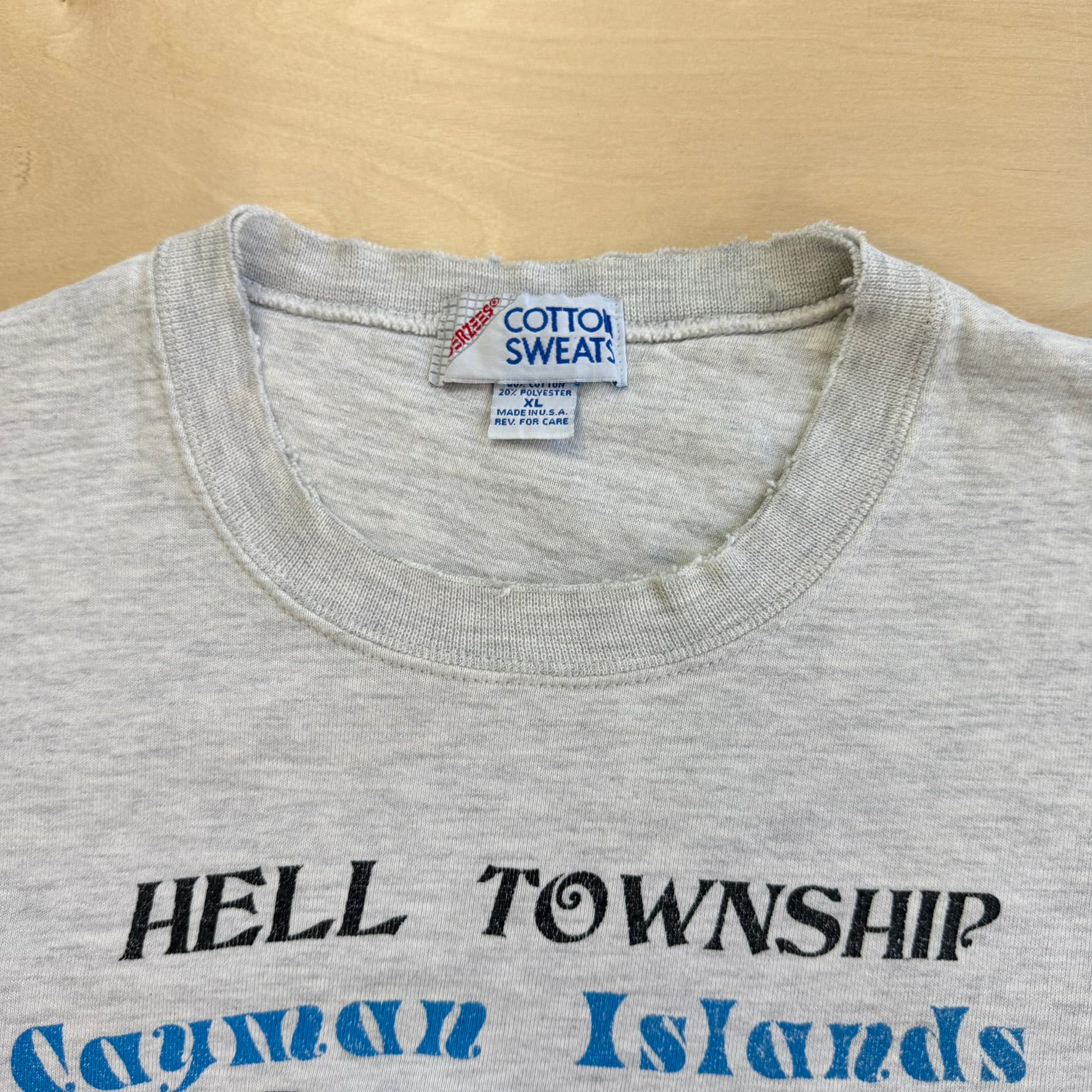 J- Vintage '92 Hell Township Cayman Islands Graphic Made In USA Crewneck - XL