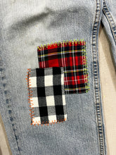 Load image into Gallery viewer, D- HOM Plaid Patches Reworked Levi&#39;s Strauss Signature 29x30 Jeans
