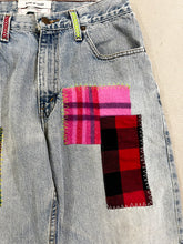 Load image into Gallery viewer, D- HOM Plaid Patches Reworked Levi&#39;s Strauss Signature 29x30 Jeans
