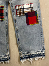 Load image into Gallery viewer, D- HOM Plaid Patches Reworked Levi&#39;s Strauss Signature 29x30 Jeans
