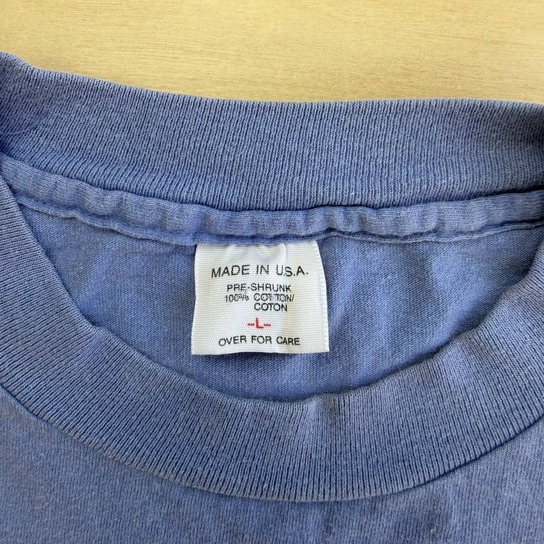 J- Vintage '93 Cooper Island Text & Graphic Made In USA Single Stitch Tee - L