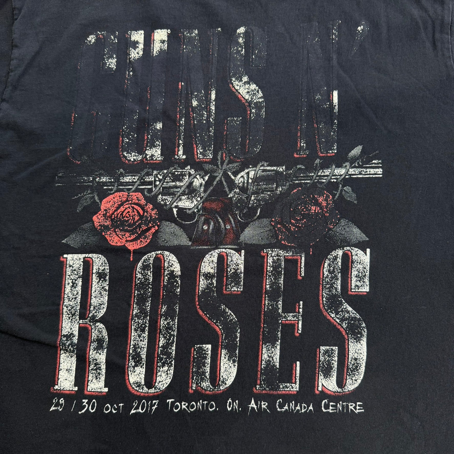 J- 2017 Guns & Roses Toronto Canada Air Canada Center Tour Tee - L