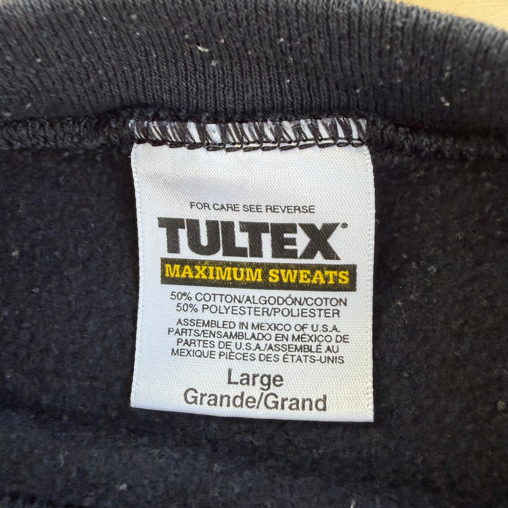 Vintage Tultex Alaska Wolf Animal Print Graphic Crewneck - L