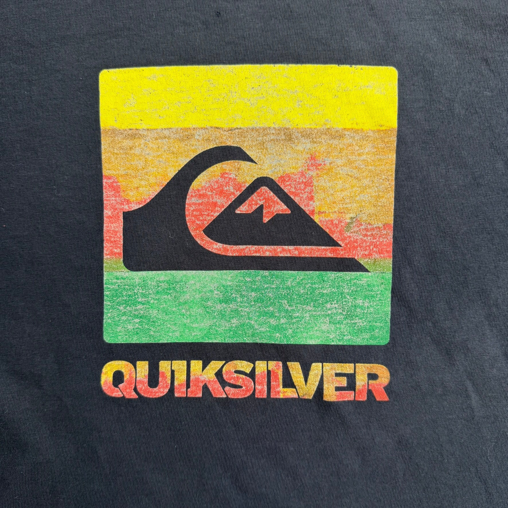 J- Vintage Y2K Quicksilver Logo & Text Graphic Tee - L