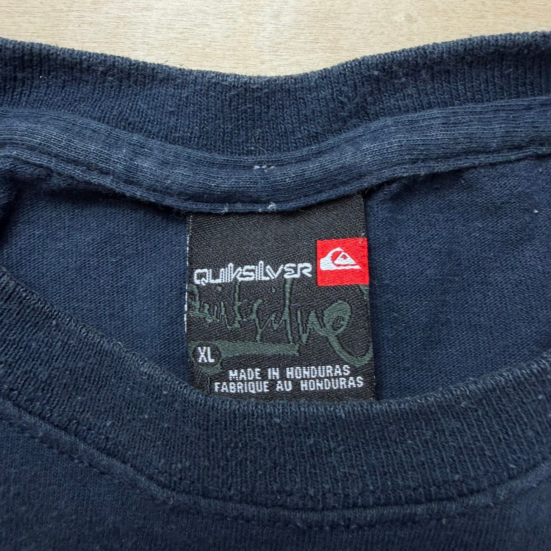 J- Quicksilver Skyline Graphic & Text Logo Tee - XL