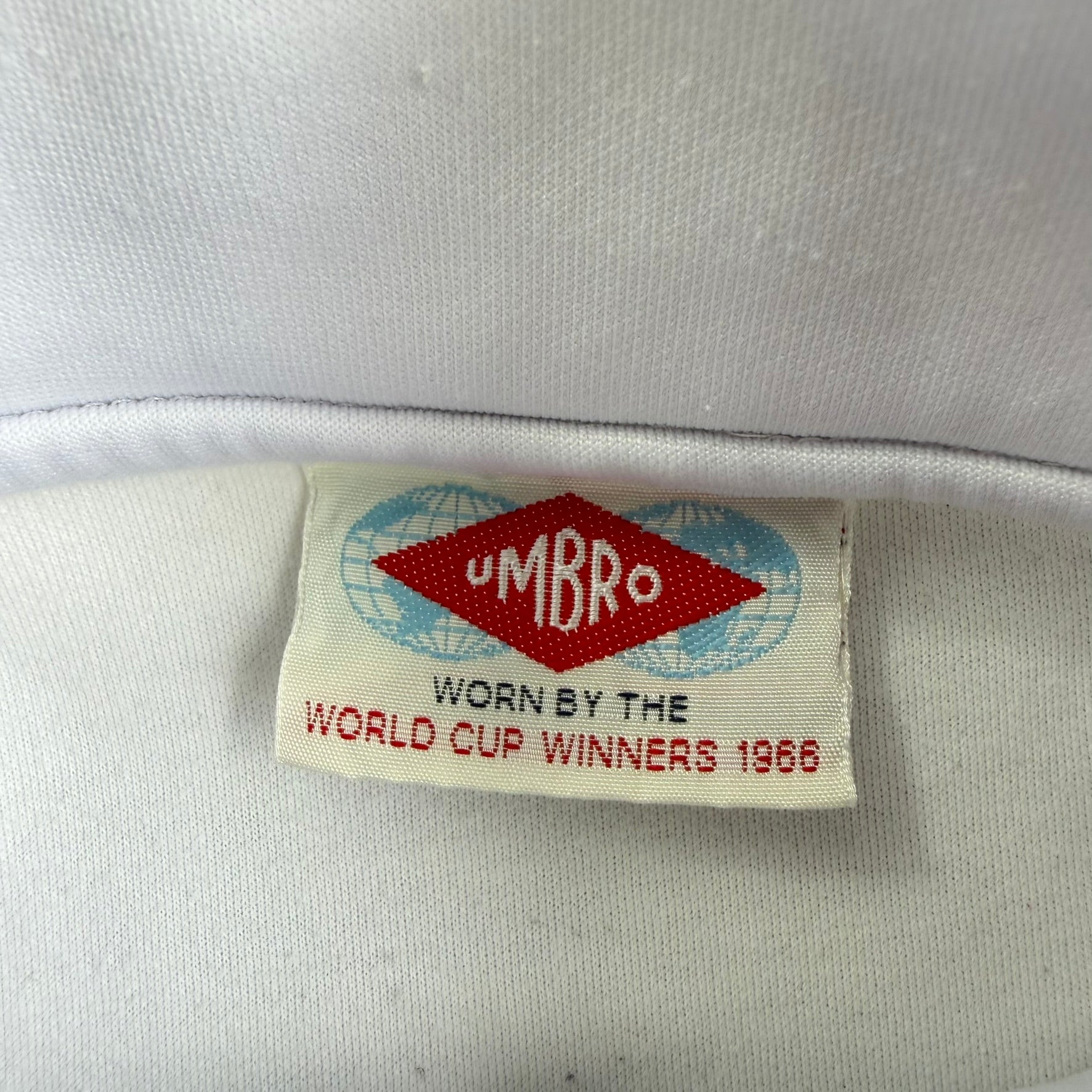 J- Vintage Umbro England Embroidered World Cup Winners 1986 Replica Track Jacket - L