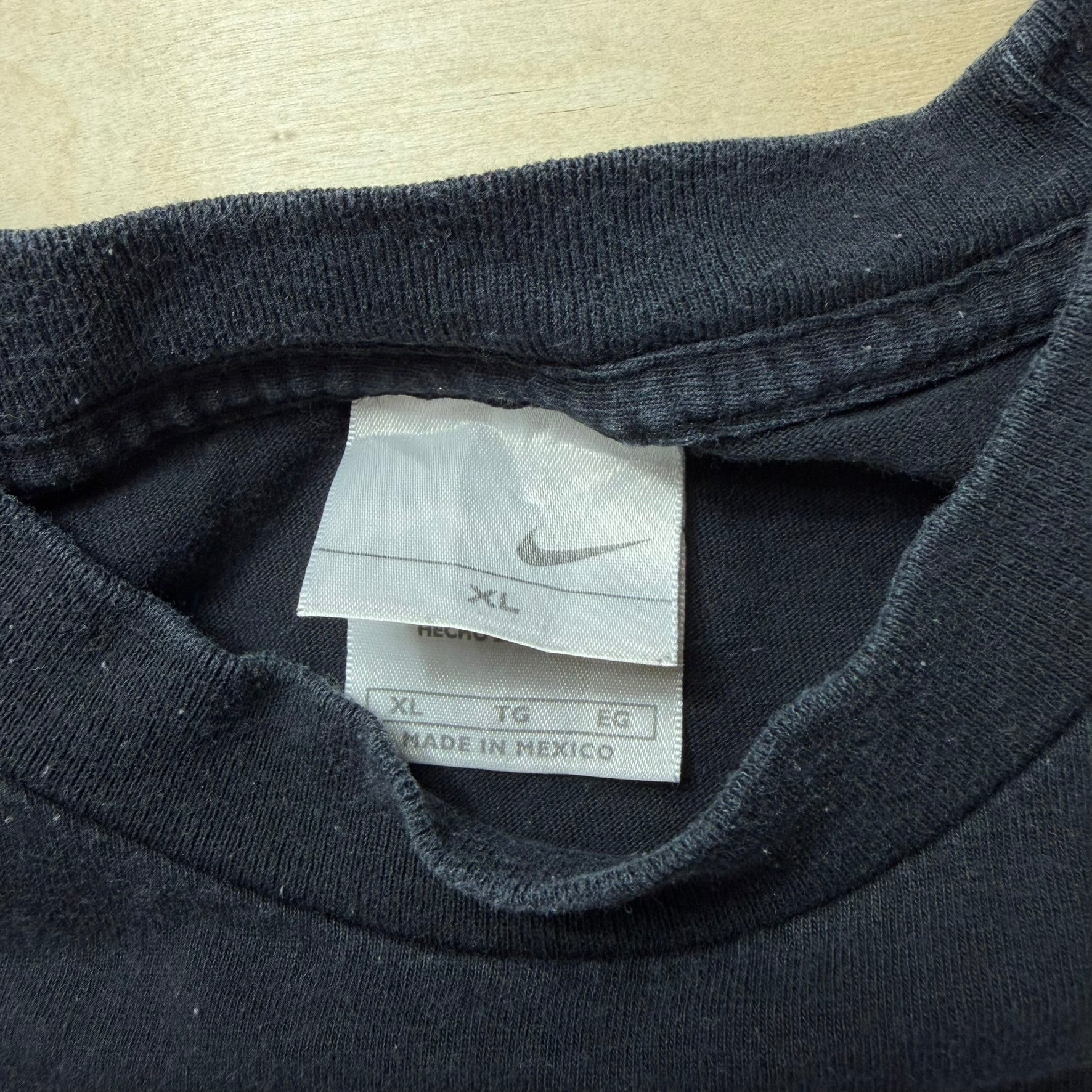 J- Vintage Nike Embroidered Text & Swoosh Graphic Tee - XL