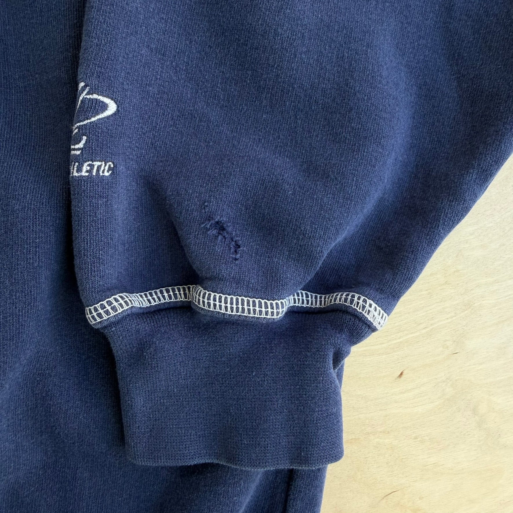 J- Vintage Dallas Cowboys NFL Logo Athletic Embroidered Logo Crewneck - M