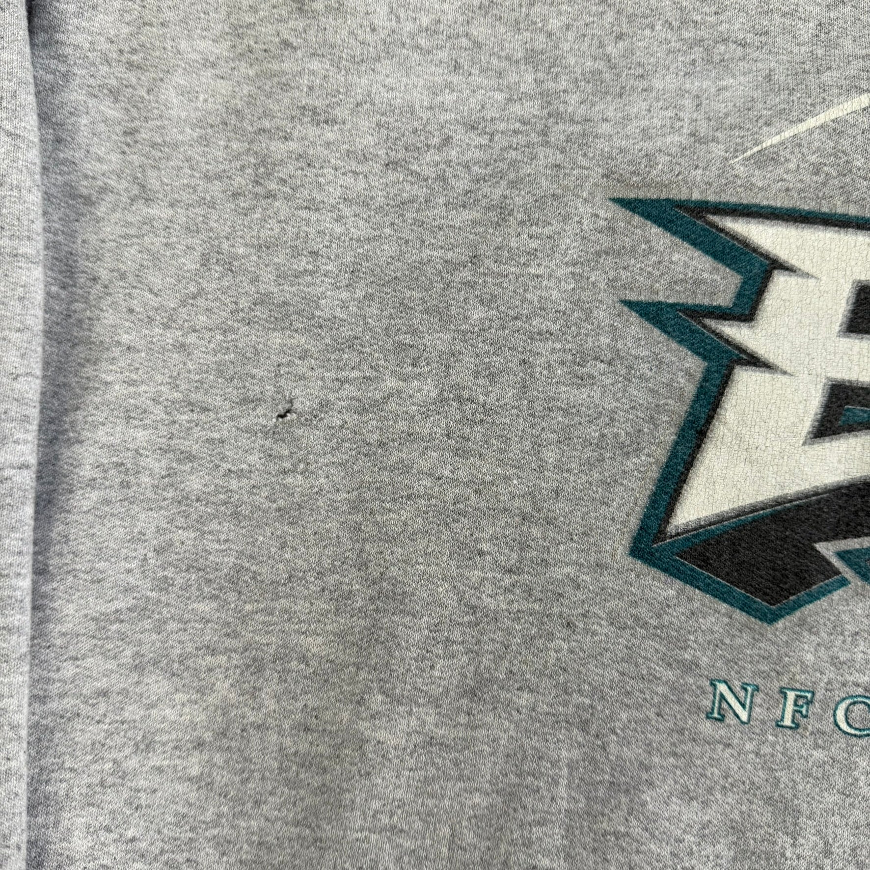 J- Vintage Philadelphia Eagles NFL Text & Logo Graphic Crewneck - XL
