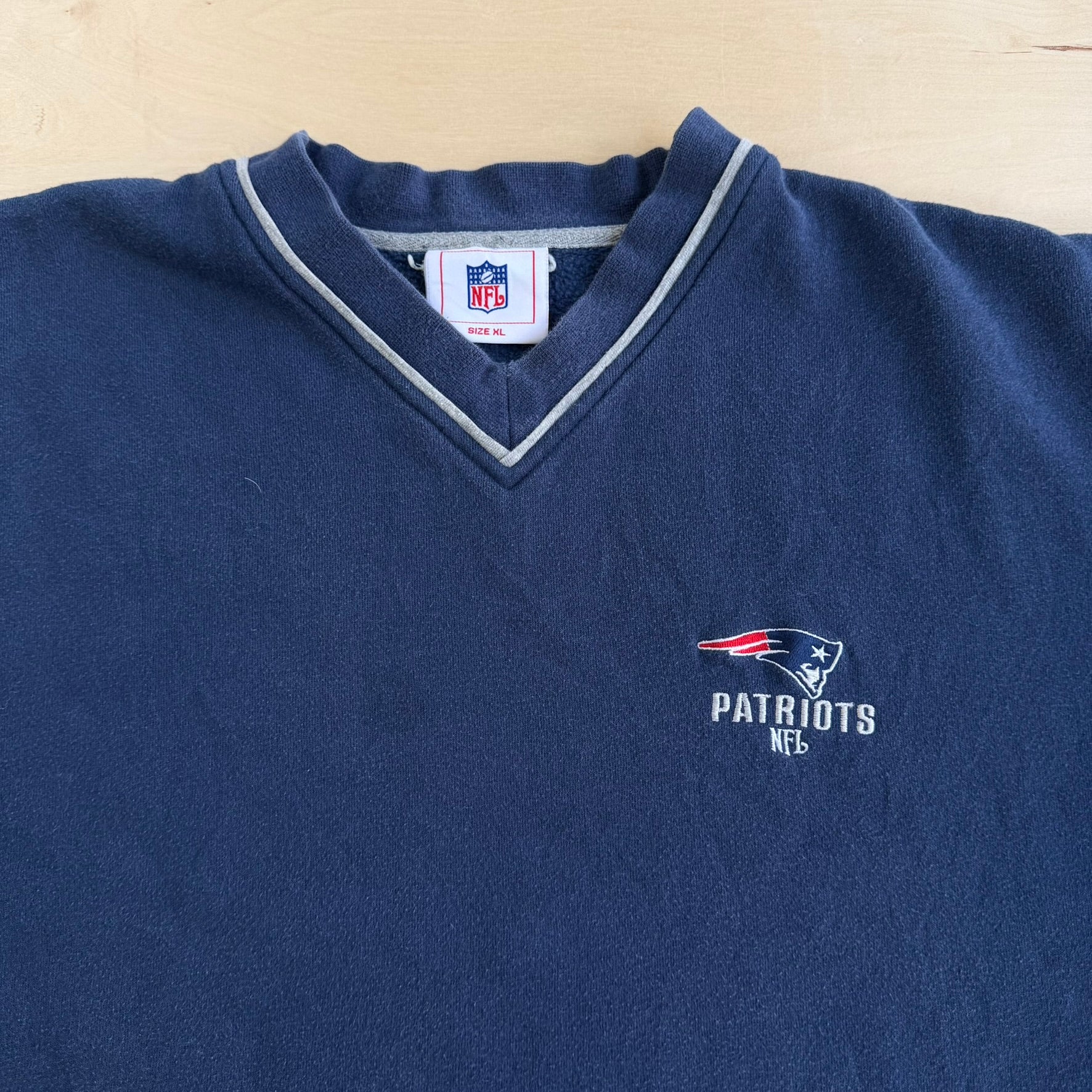 J- Vintage New England Patriots NFL Embroidered Logo Graphic Crewneck - XL
