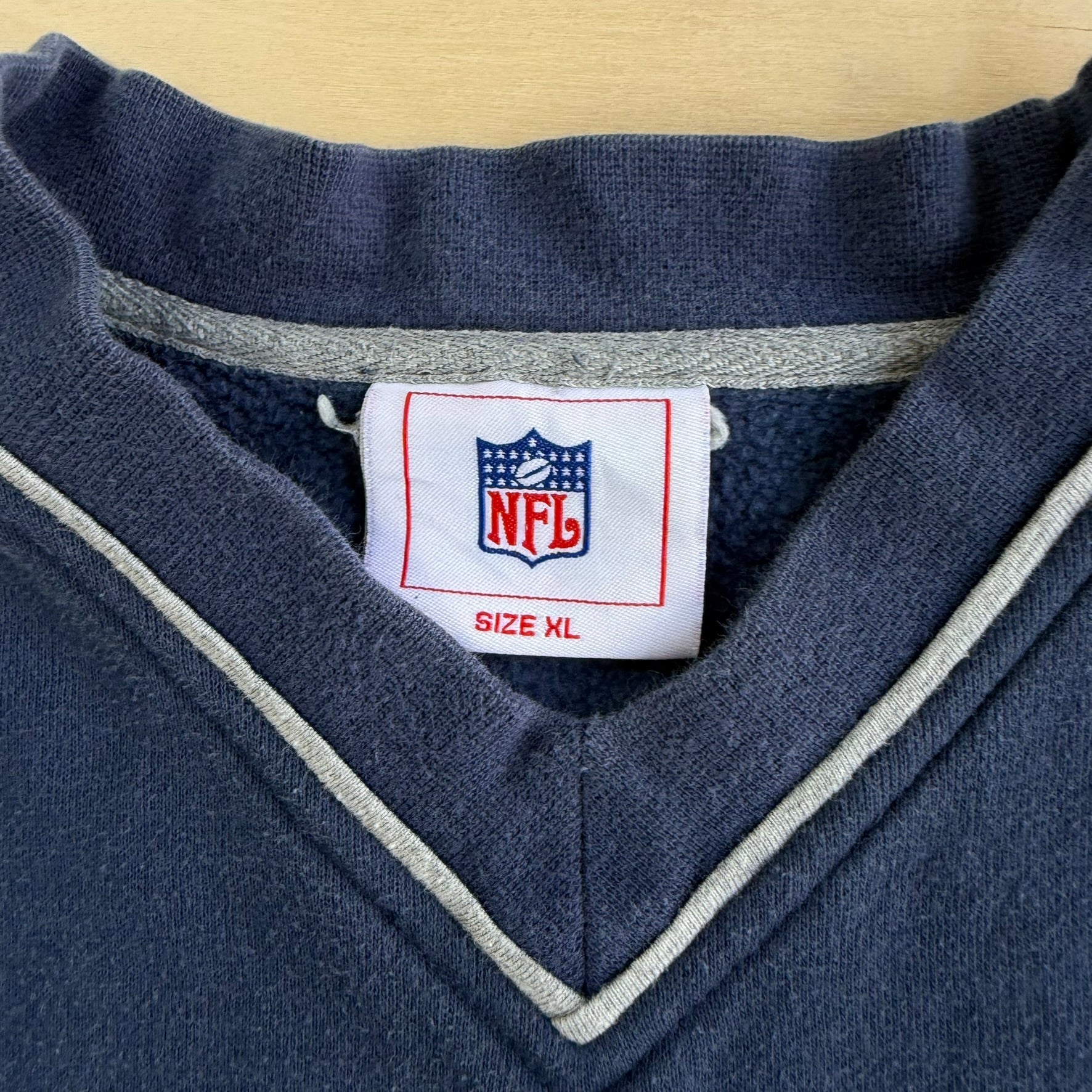 J- Vintage New England Patriots NFL Embroidered Logo Graphic Crewneck - XL